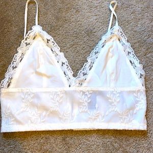 NWT Zipperback lace Bralette